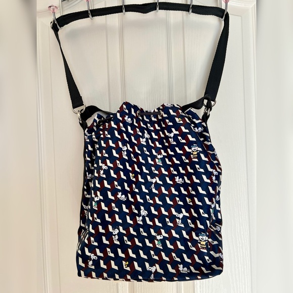 LeSportsac Snoopy Peanuts Gang Large Crossbody Bucket Bag - Picture 6 of 15